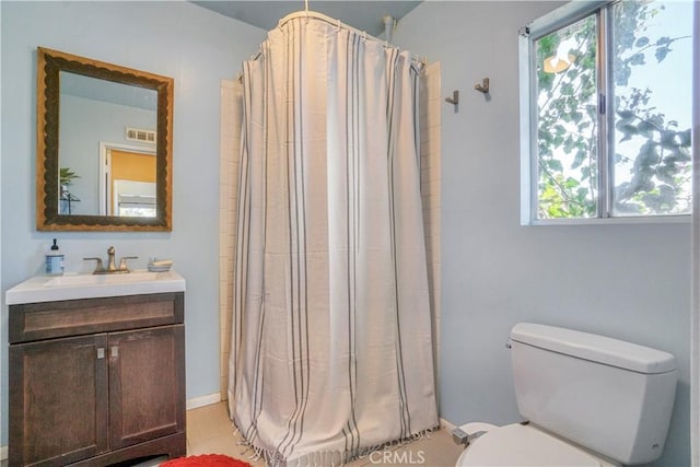 full bath featuring toilet, curtained shower, visible vents, and vanity