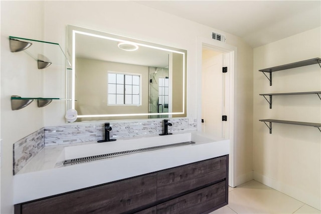 full bathroom featuring tasteful backsplash, visible vents, baseboards, an enclosed shower, and vanity