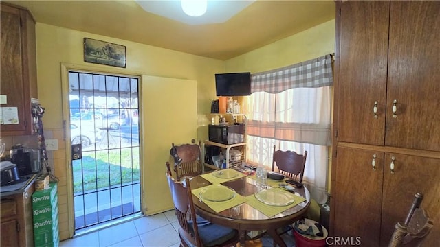 dining space featuring light tile patterned floors