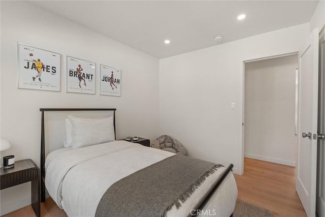 bedroom with light wood-style floors, recessed lighting, and baseboards