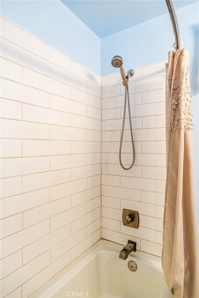 bathroom featuring shower / bath combo with shower curtain