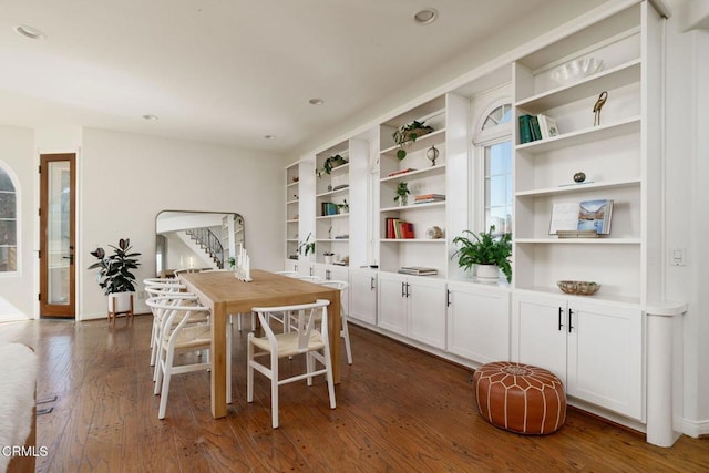 dining space with recessed lighting, dark wood-style floors, and baseboards