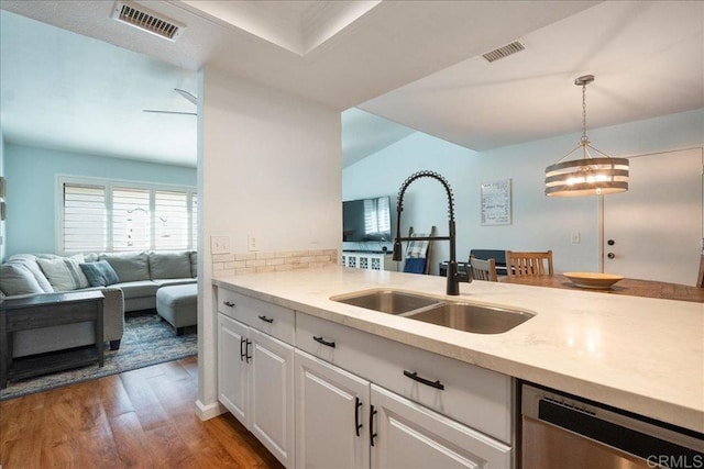 kitchen featuring wood finished floors, visible vents, a sink, white cabinetry, and dishwasher