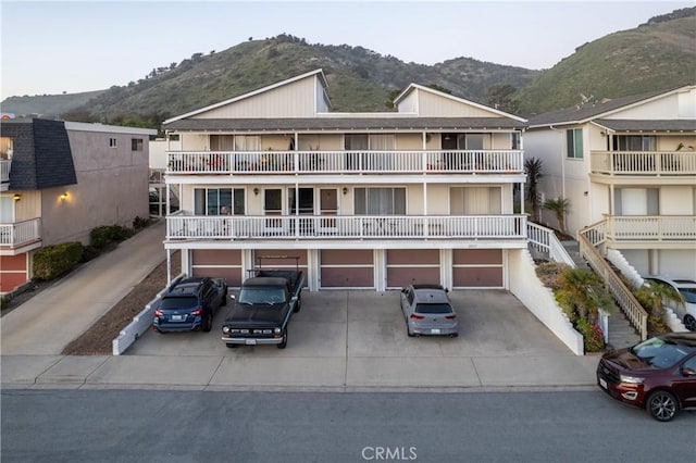 townhome / multi-family property with a mountain view