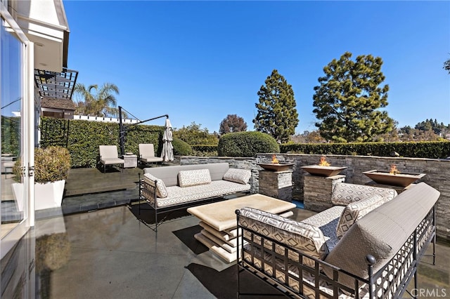 view of patio featuring outdoor lounge area