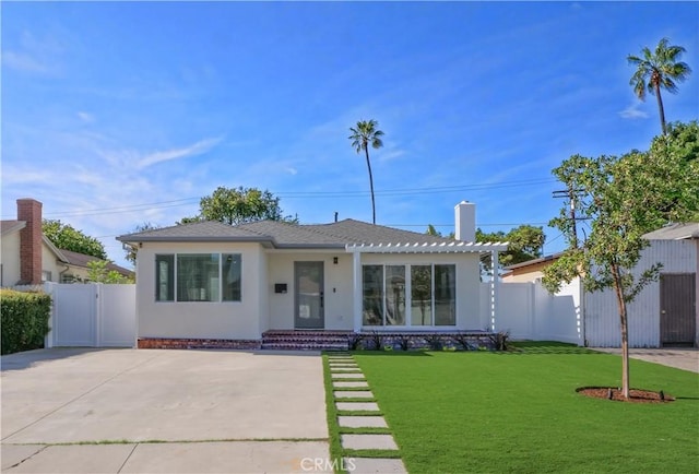 ranch-style house featuring a front yard, fence, a gate, and stucco siding