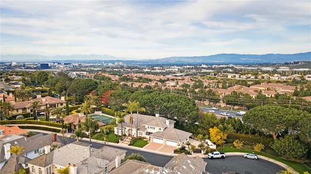 bird's eye view featuring a residential view and a mountain view