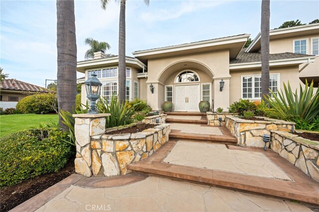 4 Huntington Ct, Newport Beach, CA 92660 - property entrance featuring stucco siding