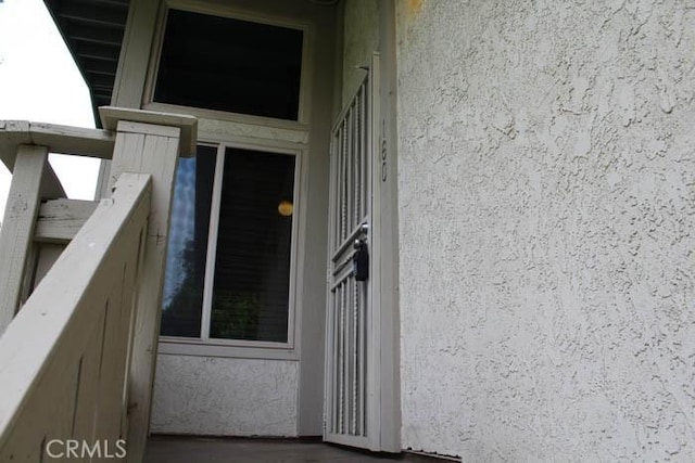 property entrance featuring stucco siding