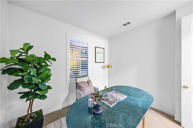 dining area featuring light carpet, visible vents, and baseboards