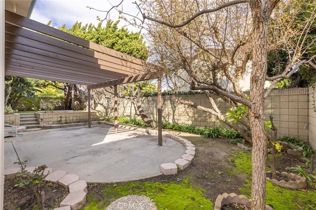 view of yard with a patio area, a fenced backyard, and a pergola