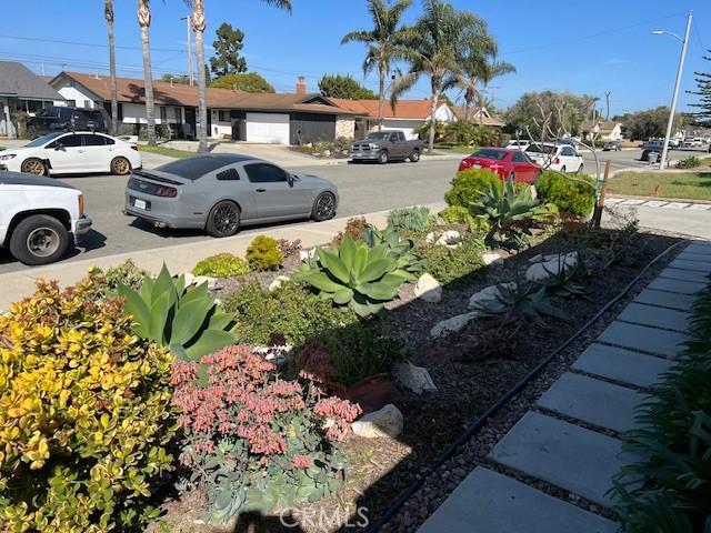 view of yard with a residential view