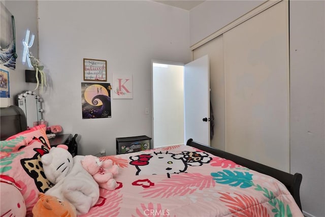 bedroom featuring a closet