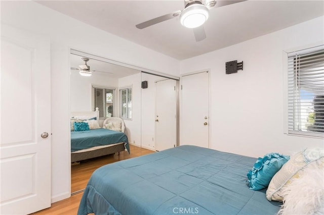 bedroom featuring light wood-style flooring, a closet, and ceiling fan