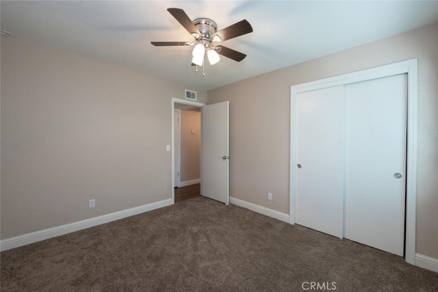 unfurnished bedroom featuring carpet floors, a closet, visible vents, ceiling fan, and baseboards