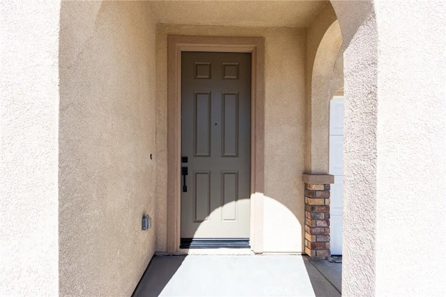 12990 Campbell Ct, Hesperia, CA 92344 - entrance to property with stucco siding