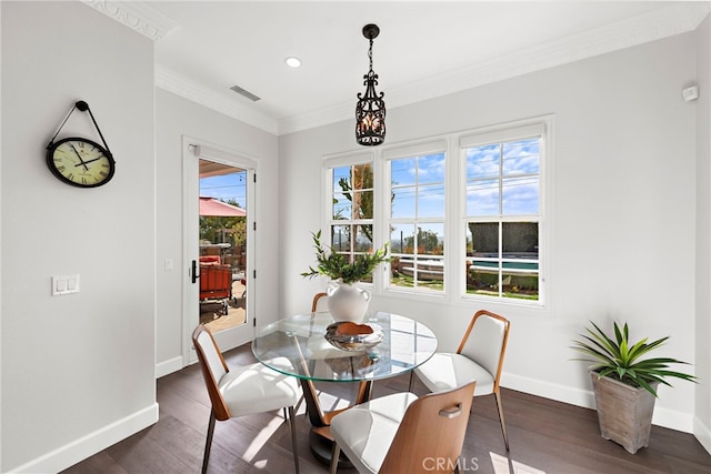 dining room with dark wood-style floors, baseboards, visible vents, recessed lighting, and ornamental molding