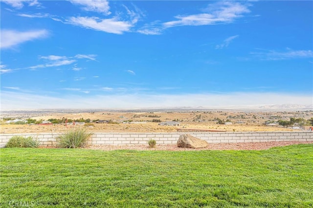 view of yard featuring a rural view