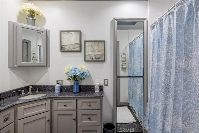 full bathroom with curtained shower and vanity