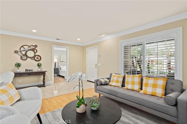 living area featuring recessed lighting, crown molding, baseboards, and wood finished floors