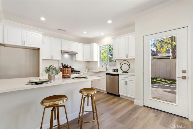 kitchen with under cabinet range hood, a sink, visible vents, light countertops, and dishwasher