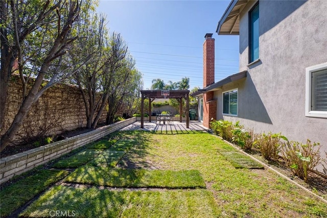 view of yard featuring a patio and a pergola