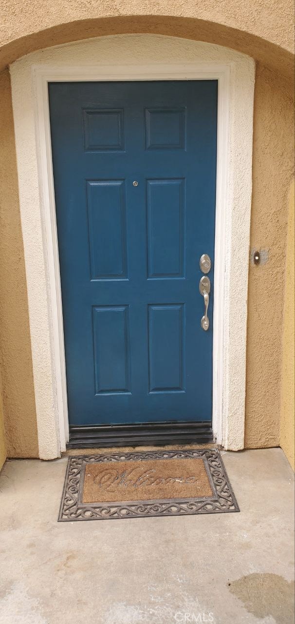 view of exterior entry featuring stucco siding