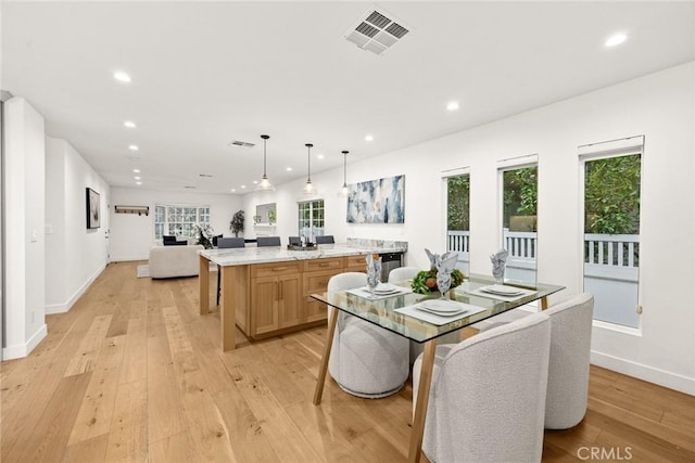 dining area with light wood finished floors, visible vents, recessed lighting, and baseboards