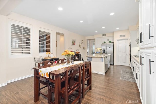 dining space featuring dark wood-style floors, recessed lighting, visible vents, and baseboards