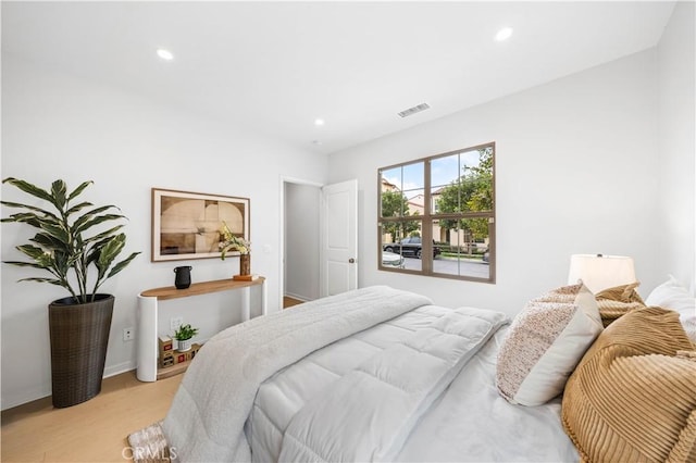 bedroom featuring light wood-style floors, recessed lighting, and visible vents