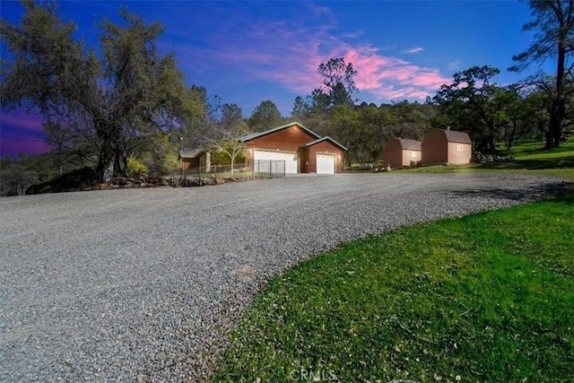 view of front of house with gravel driveway