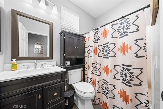 full bathroom with a shower with shower curtain, vanity, and toilet