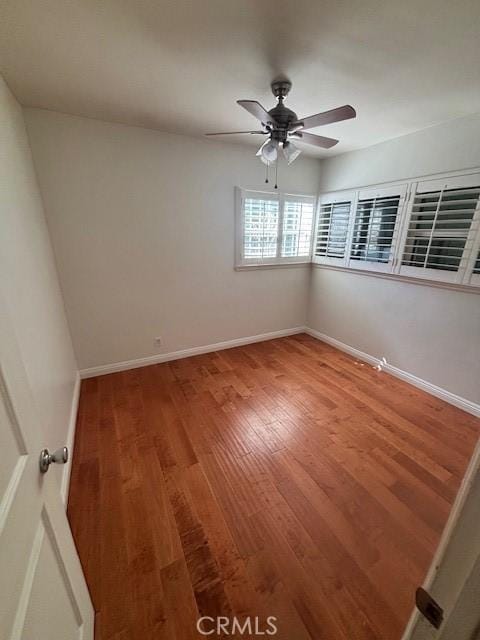 unfurnished room featuring light wood-type flooring, ceiling fan, and baseboards