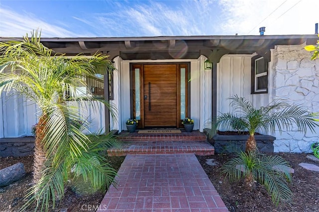 entrance to property with fence