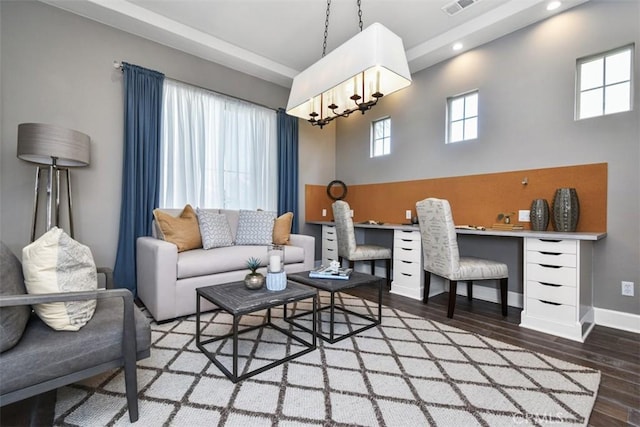 living room with a notable chandelier, recessed lighting, wood finished floors, visible vents, and baseboards