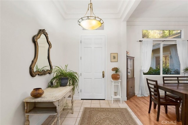 foyer featuring baseboards