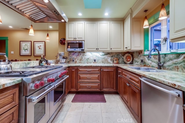 kitchen featuring stainless steel appliances, a sink, hanging light fixtures, custom exhaust hood, and decorative backsplash