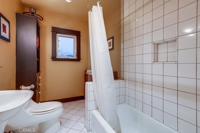 full bathroom featuring toilet, baseboards, shower / bath combo with shower curtain, and tile patterned floors