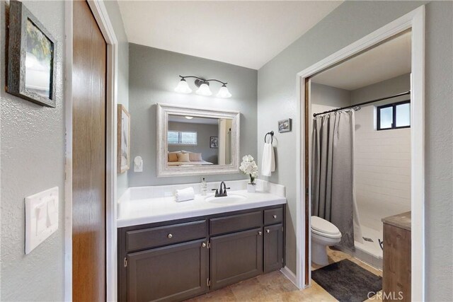 332 Grove St, Los Osos, CA 93402 - bathroom featuring vanity, a tile shower, and ensuite bathroom