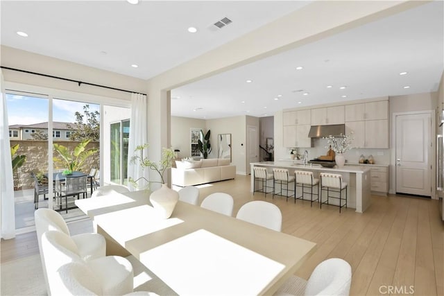 dining space featuring recessed lighting, light wood-style floors, and visible vents