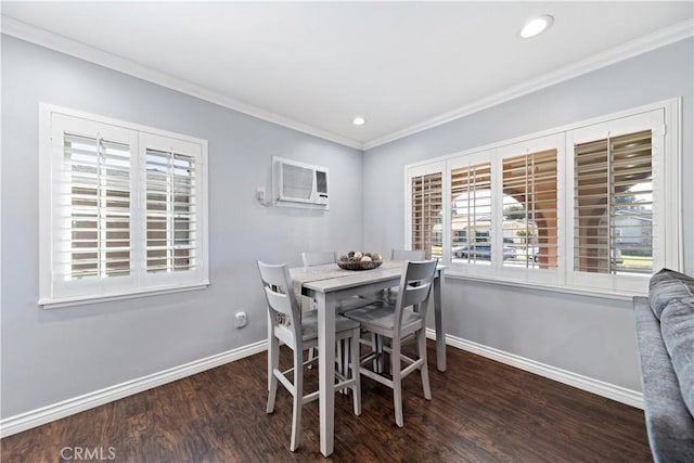 dining room featuring recessed lighting, wood finished floors, baseboards, a wall mounted AC, and crown molding