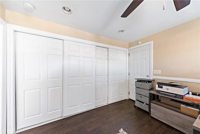 interior space featuring a closet, a ceiling fan, dark wood-type flooring, and recessed lighting