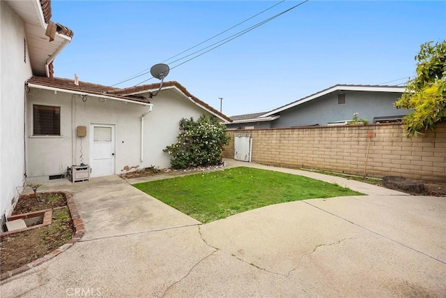 view of yard featuring fence and a patio