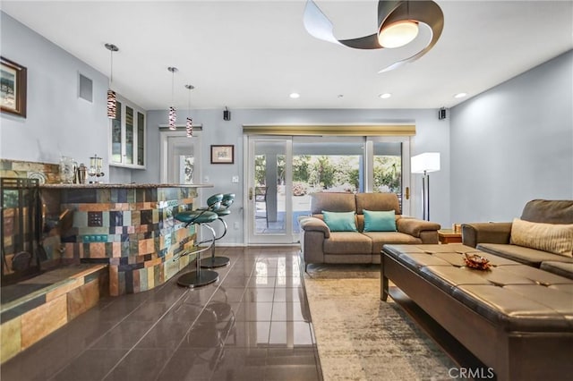 living room featuring baseboards, a bar, and recessed lighting