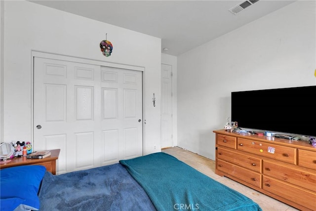 bedroom with visible vents and a closet