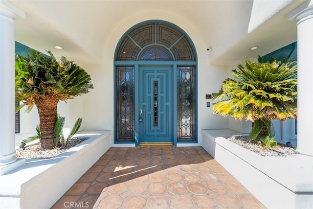 entrance to property featuring stucco siding