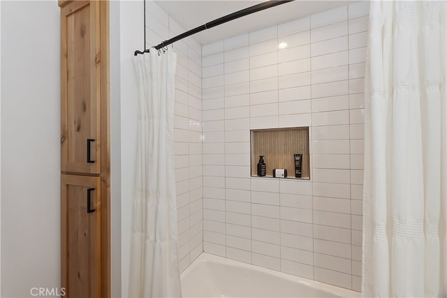 full bathroom featuring shower / bathtub combination with curtain