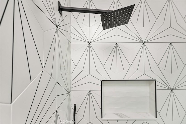 room details featuring tiled shower