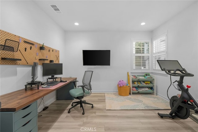 home office with baseboards, light wood-style flooring, visible vents, and recessed lighting