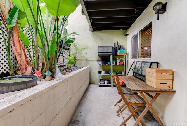 balcony featuring a jacuzzi